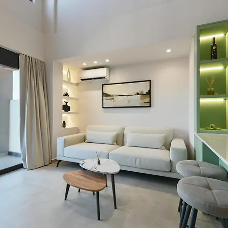 Eveline - Seaview & Short Walk To The
